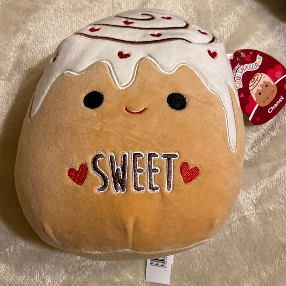 Squishmallows Valentines edition “Chanel”.